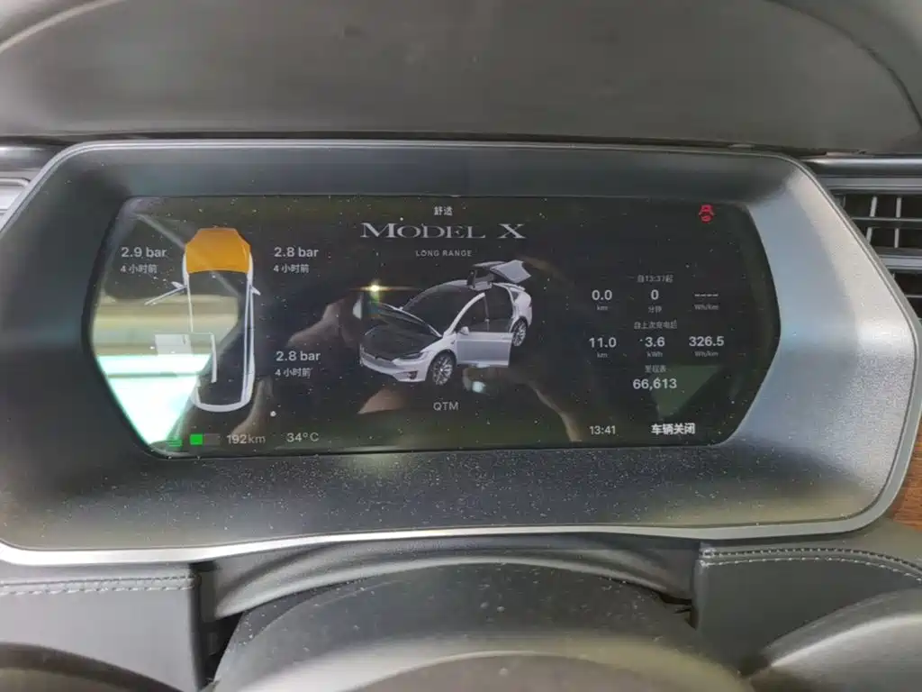 Tesla Model X — миниатюра 12