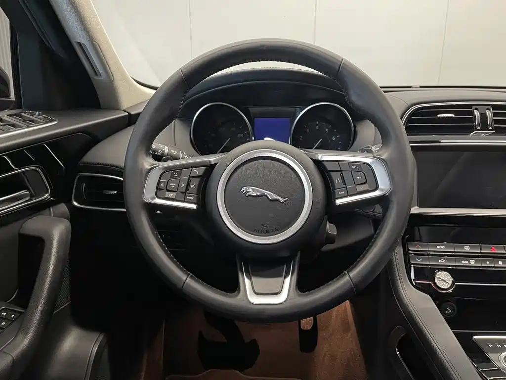 Jaguar F-PACE — миниатюра 14