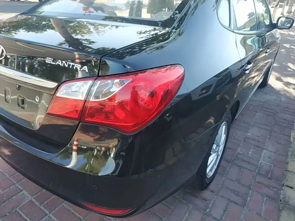 Hyundai Elantra — миниатюра 8