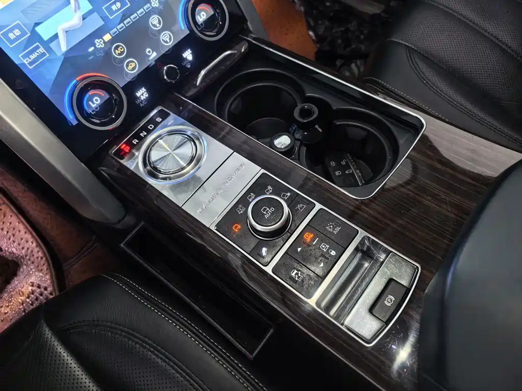 Land Rover Range Rover — миниатюра 7
