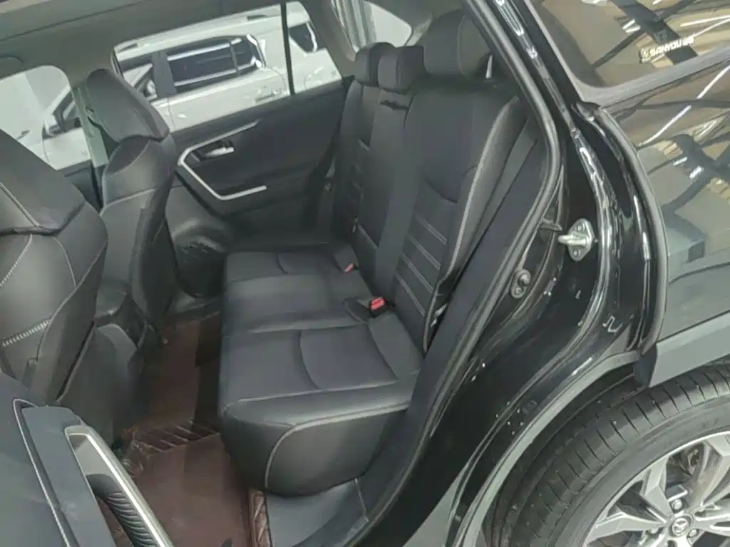 Toyota RAV4 — миниатюра 17