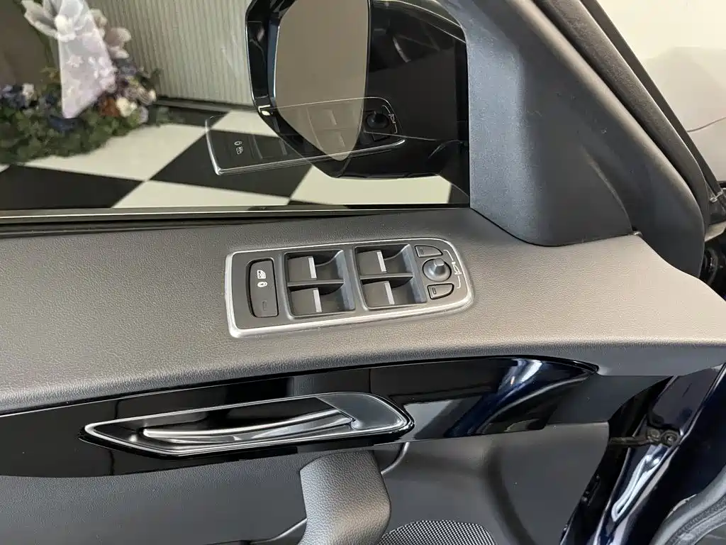 Jaguar F-PACE — миниатюра 21