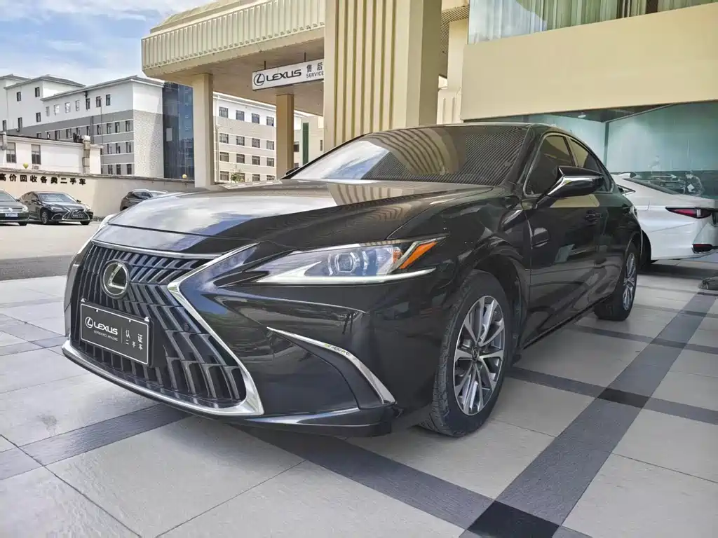 Купить Lexus ES