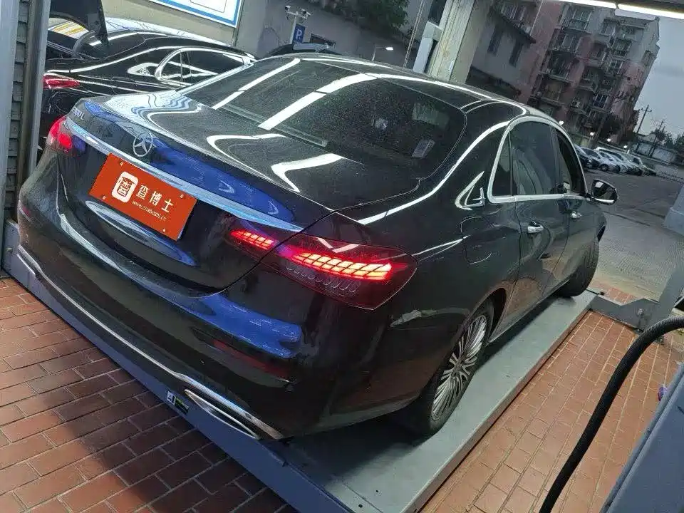 Mercedes-Benz E-Class — миниатюра 2