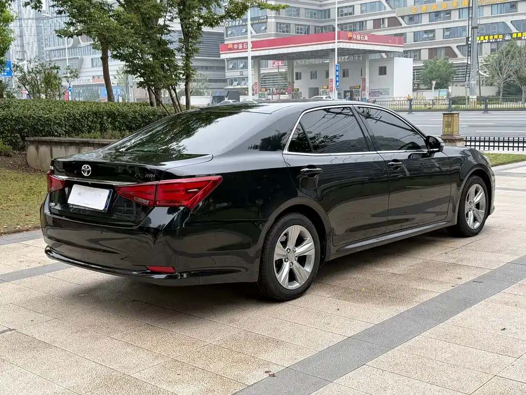 Toyota Crown — миниатюра 5
