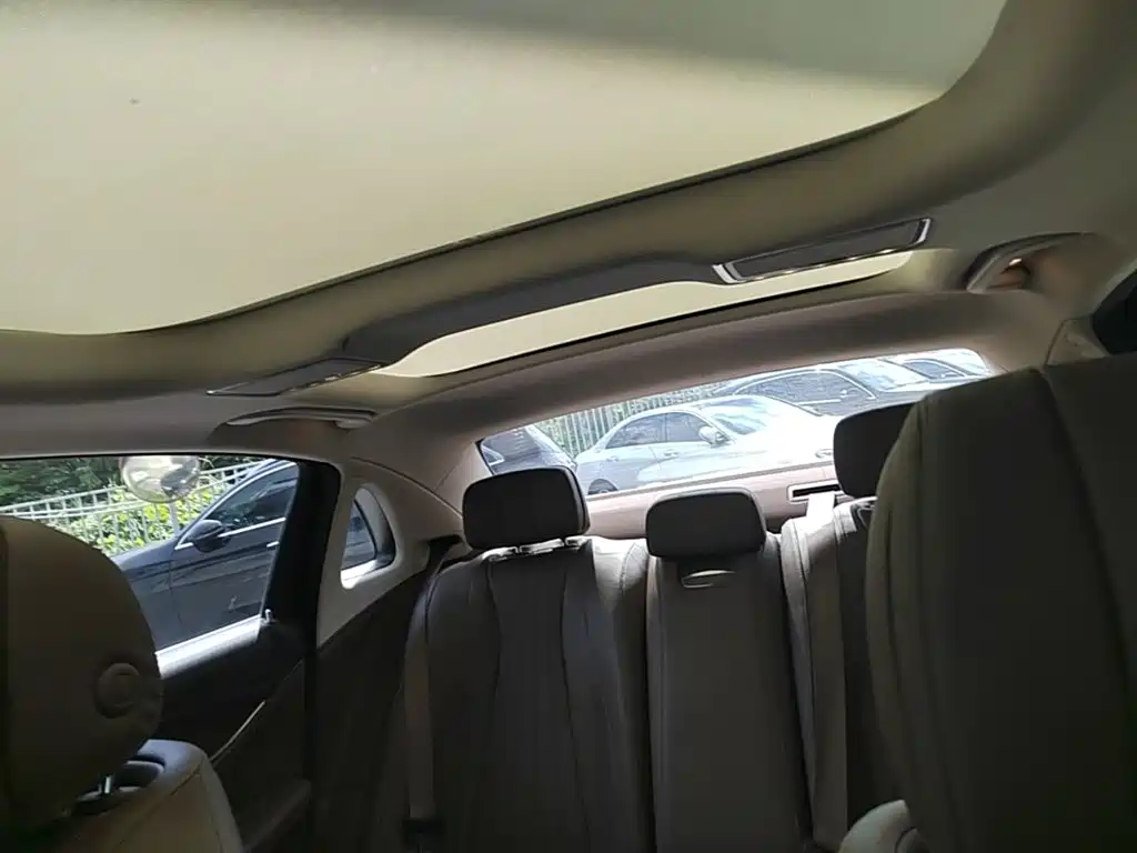 Mercedes-Benz E-Class — миниатюра 23