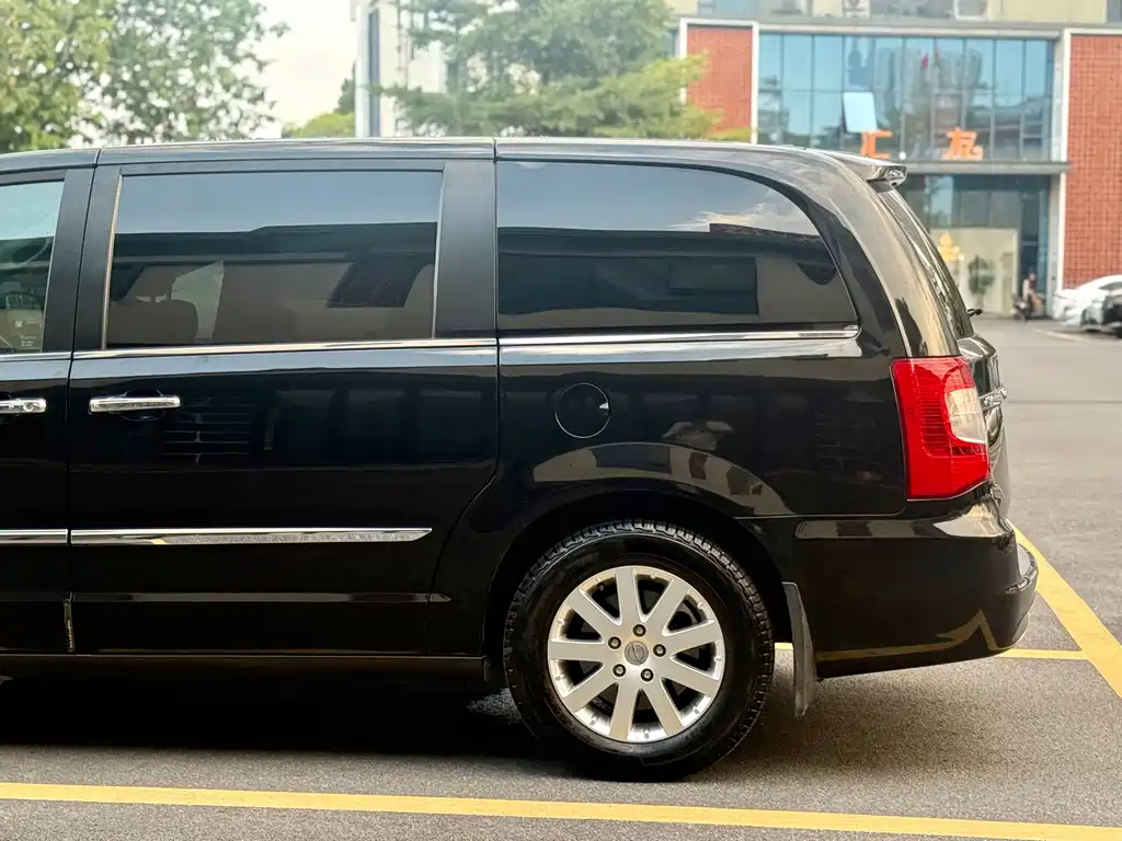 Chrysler Grand Voyager (Import) — миниатюра 11
