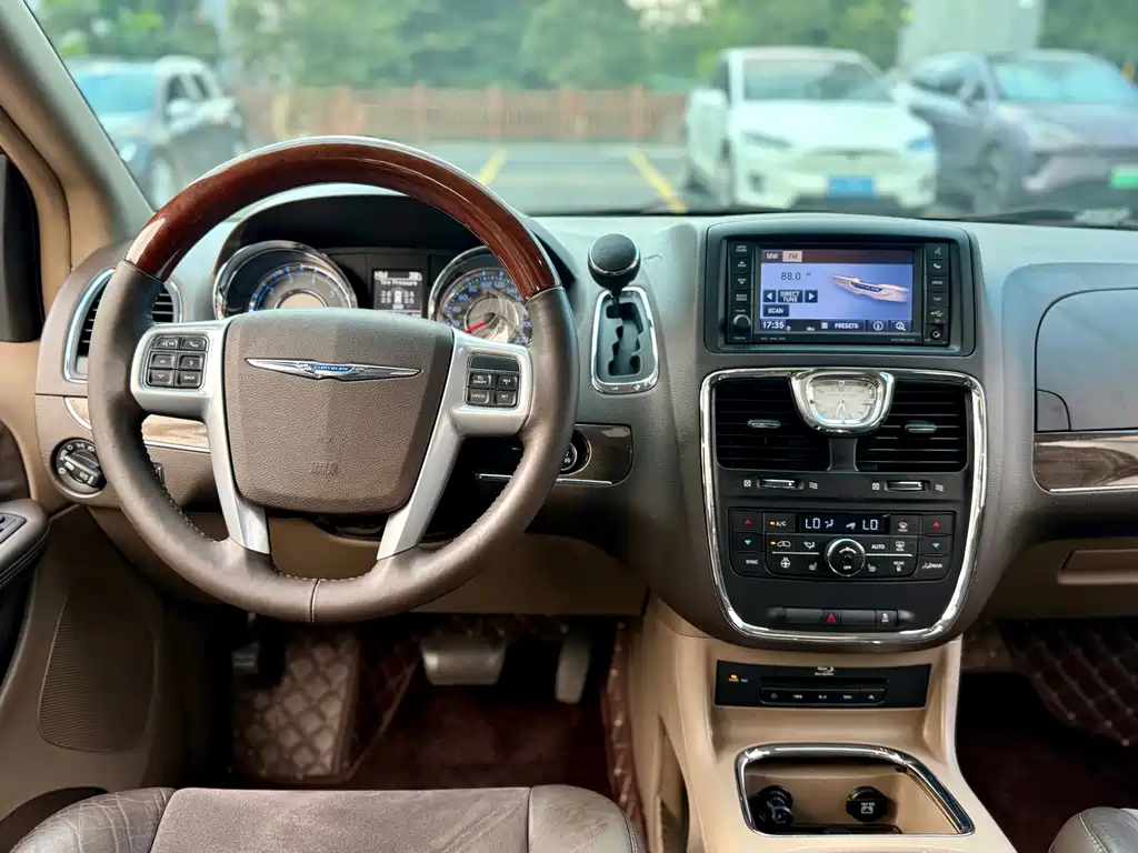 Chrysler Grand Voyager (Import) — миниатюра 23