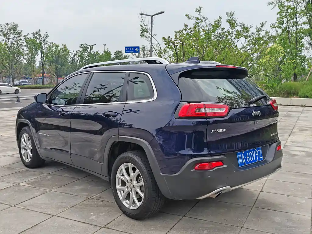 Jeep Cherokee — миниатюра 4