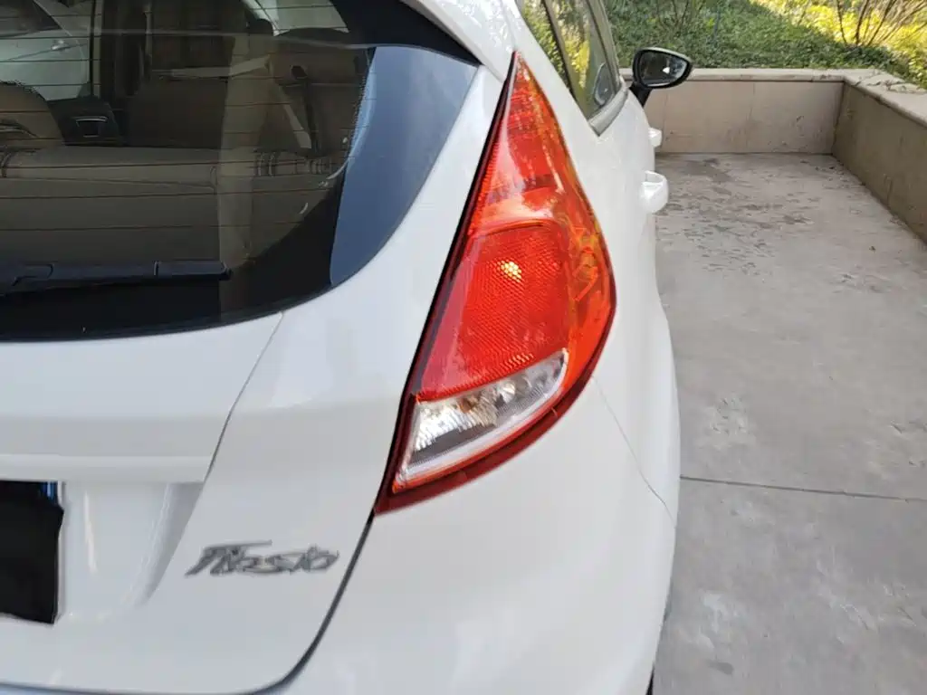 Ford Fiesta — миниатюра 8