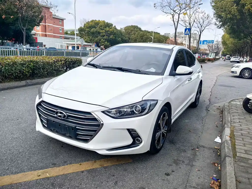 Купить Hyundai Elantra