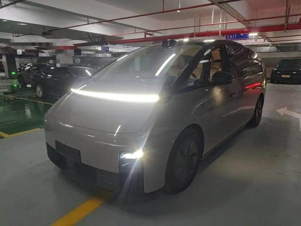 Li Auto Li MEGA — миниатюра 2
