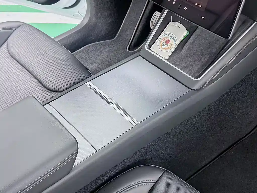 Tesla Model Y — миниатюра 11
