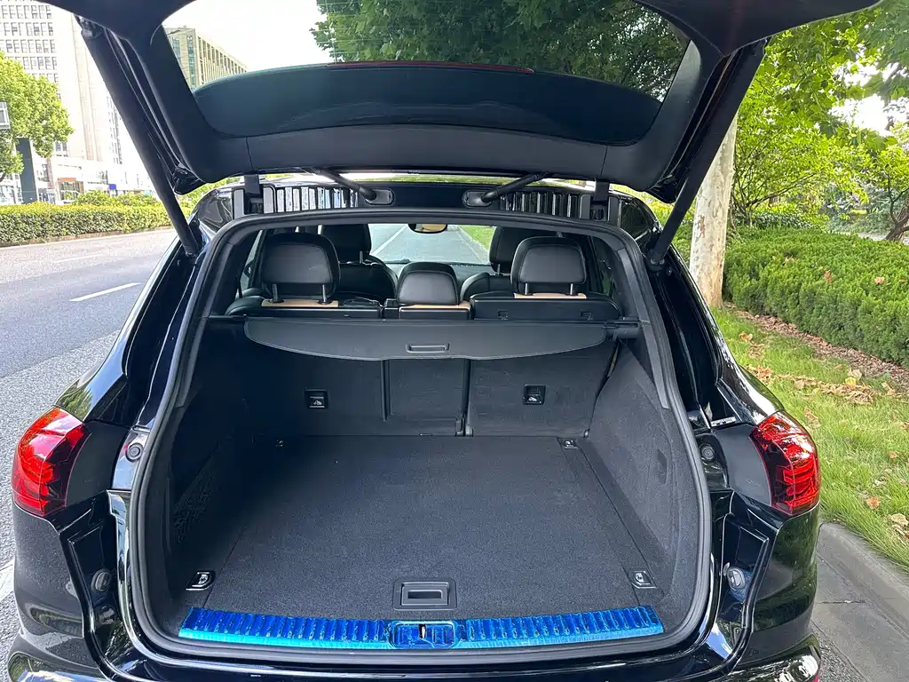 Porsche Cayenne — миниатюра 16
