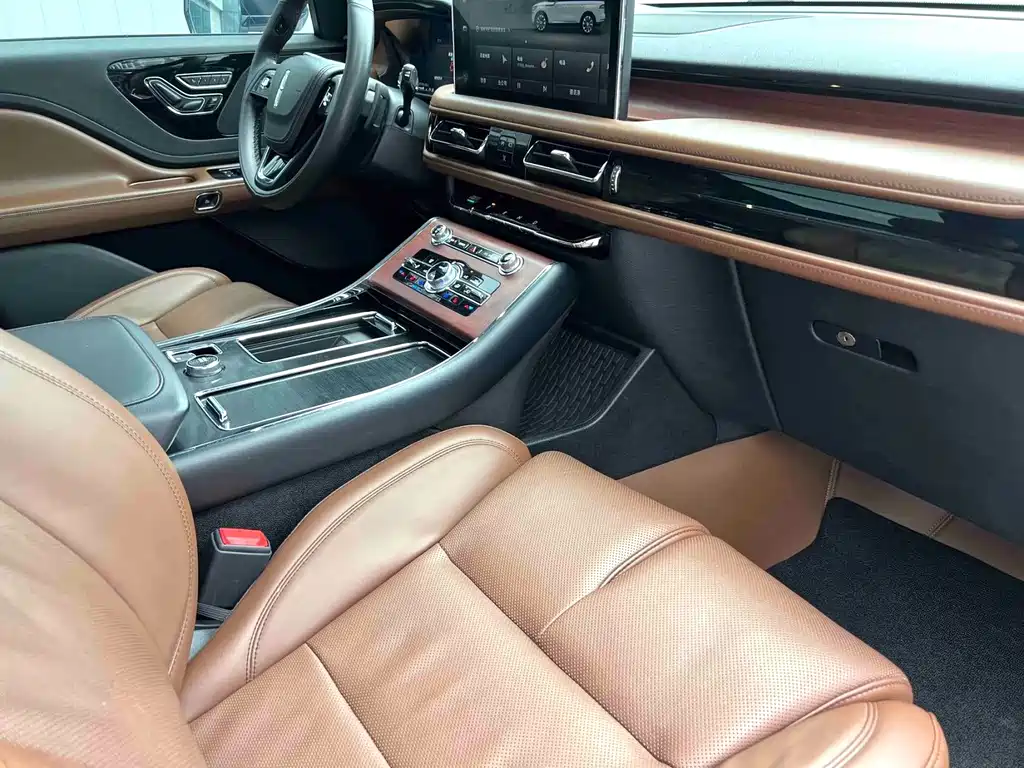 Lincoln Aviator — миниатюра 6