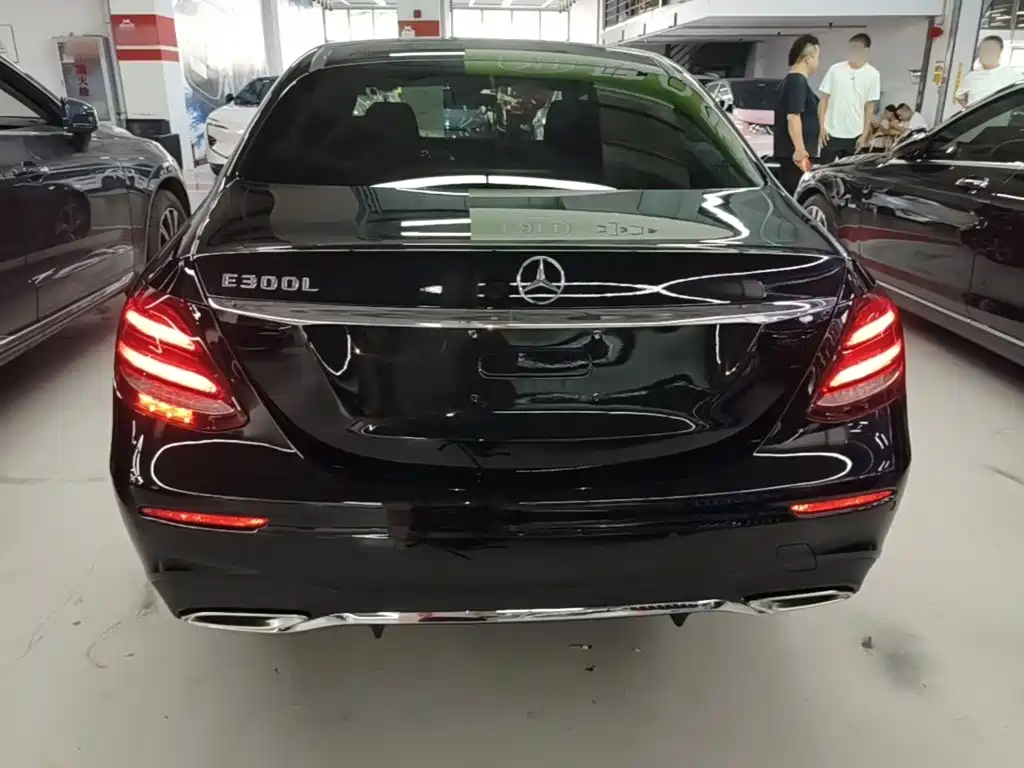 Mercedes-Benz E-Class — миниатюра 6