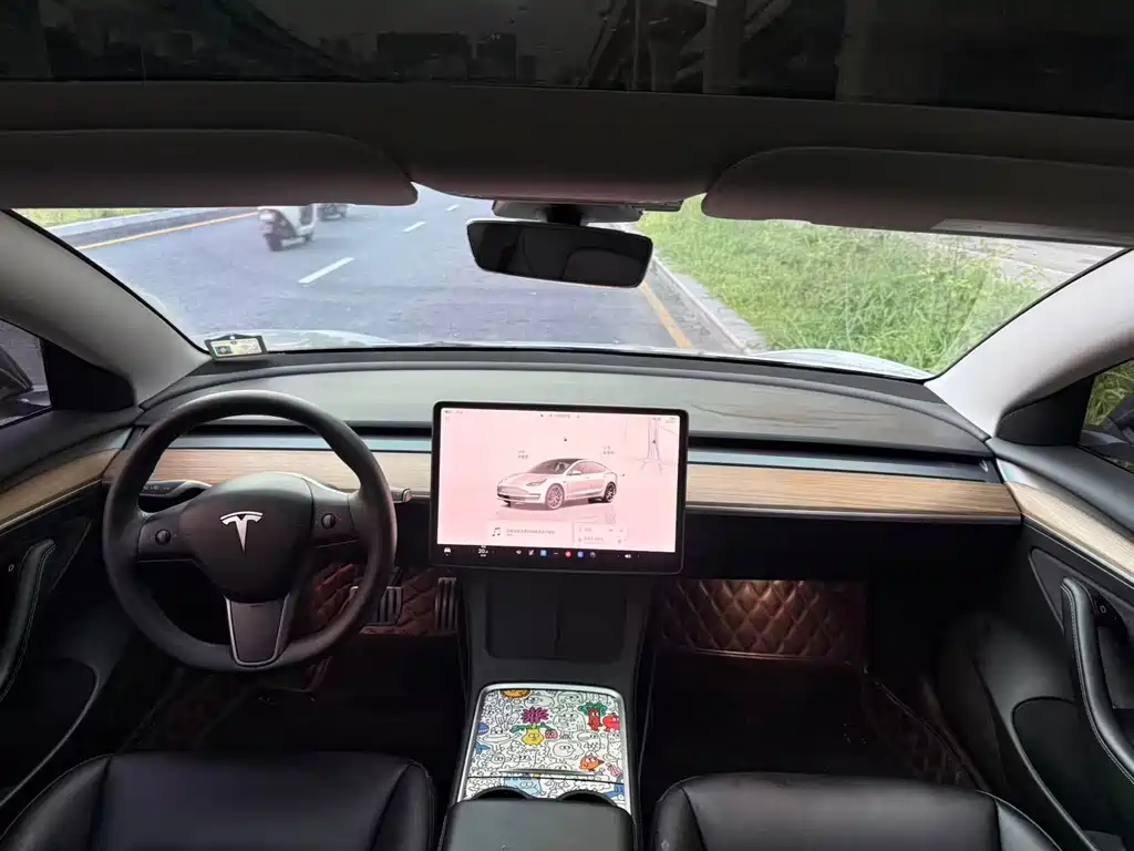 Tesla Model 3 — миниатюра 12