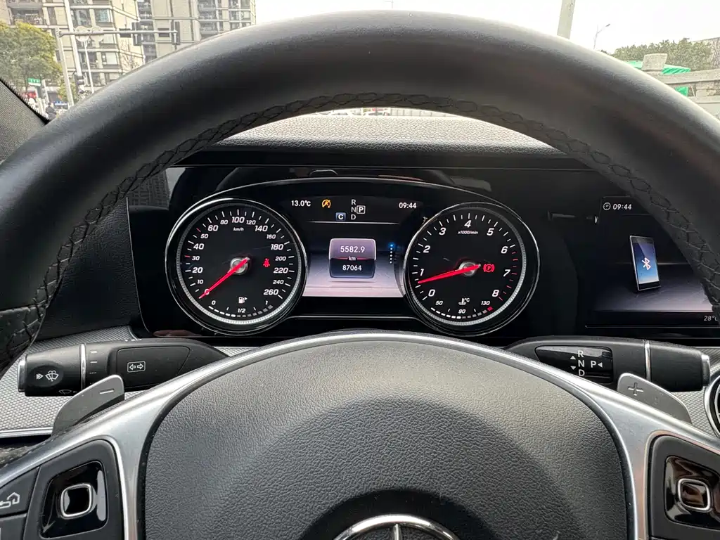 MERCEDES-BENZ E CLASS