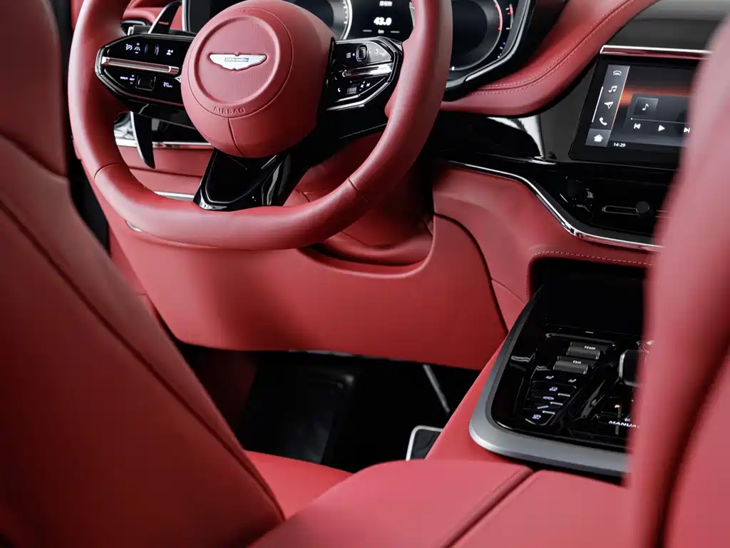 Aston Martin DBX 2025 4.0T V8 707