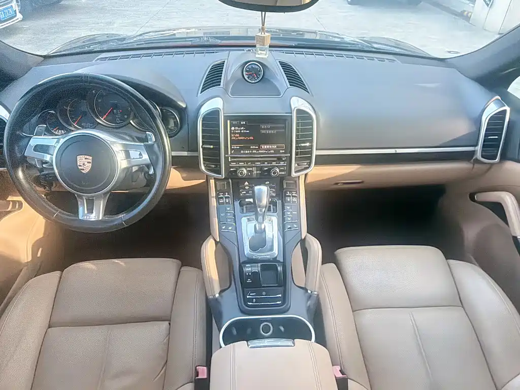 Porsche Cayenne — миниатюра 17