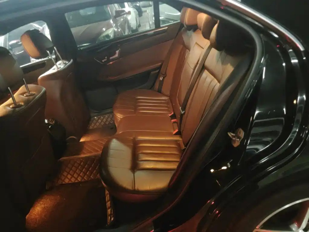 Mercedes-Benz E-Class — миниатюра 13