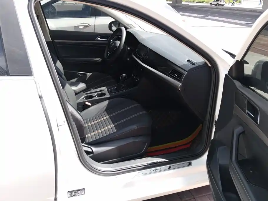 Volkswagen Lavida — миниатюра 8