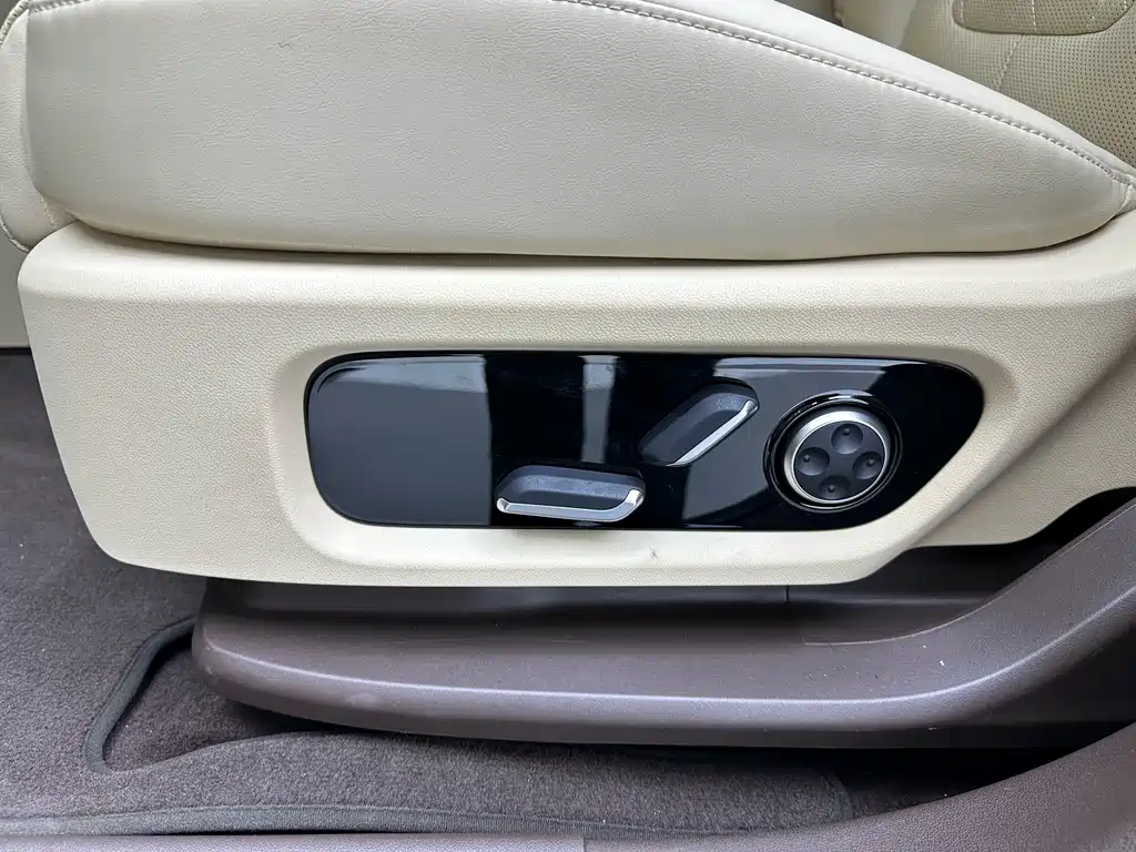 AITO ASK THE WORLD M9