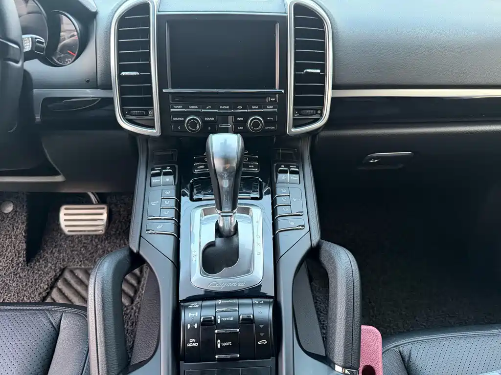 Porsche Cayenne — миниатюра 11
