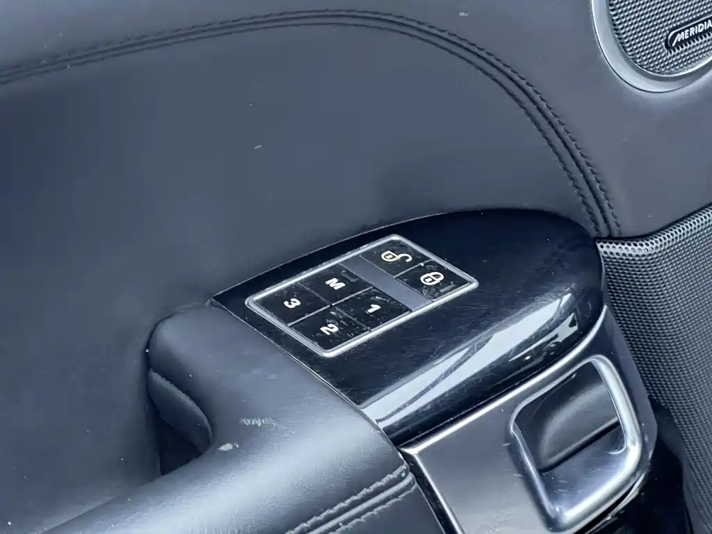 Land Rover Range Rover 2013 NA 5.0 V8 Vogue