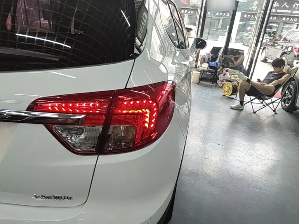 Buick Envision Plus — миниатюра 8