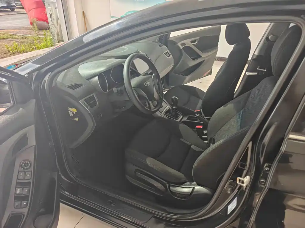 Hyundai Elantra Langdong — миниатюра 5