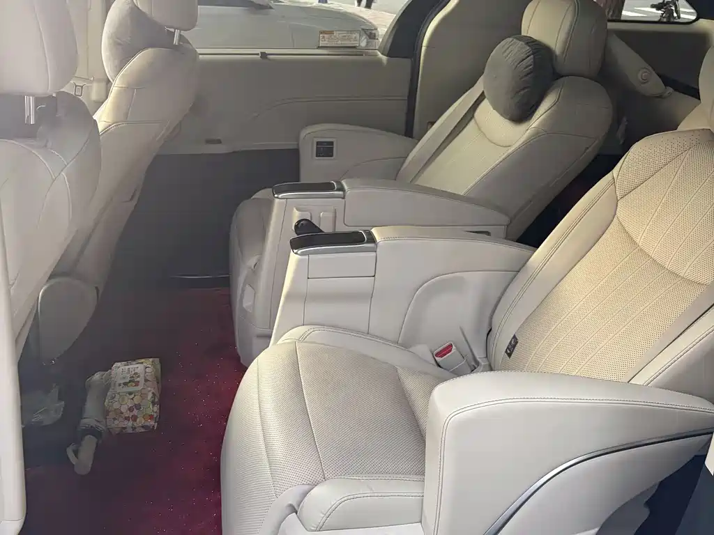Toyota Granvia — миниатюра 9