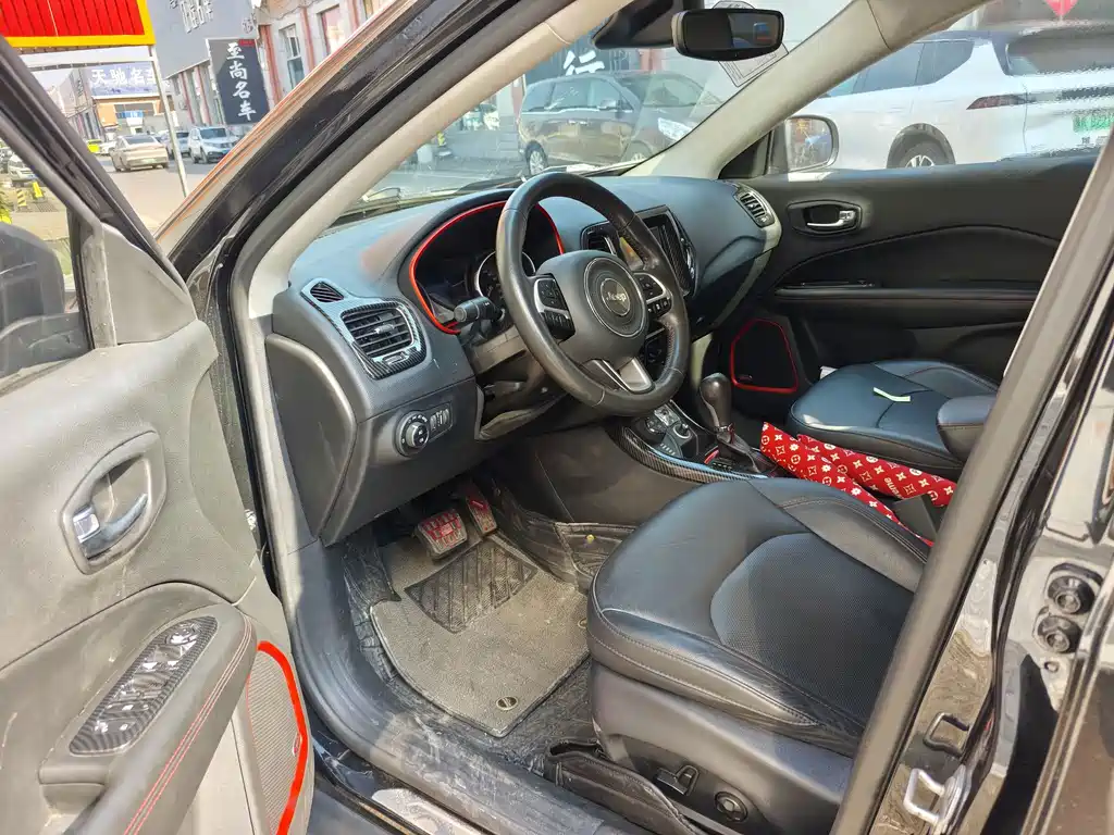 Jeep Compass — миниатюра 8