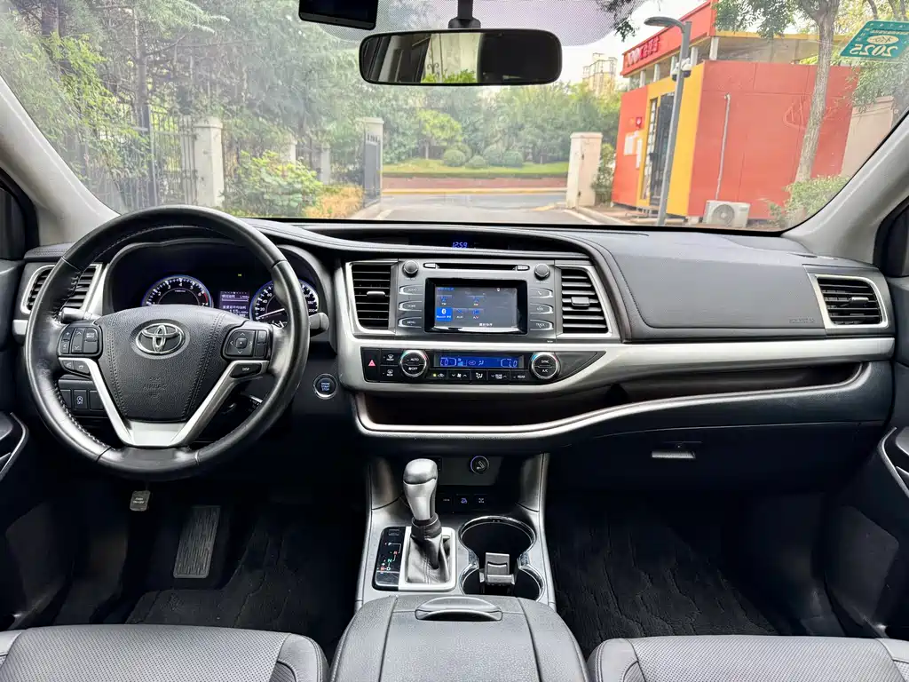 Toyota Highlander — миниатюра 9