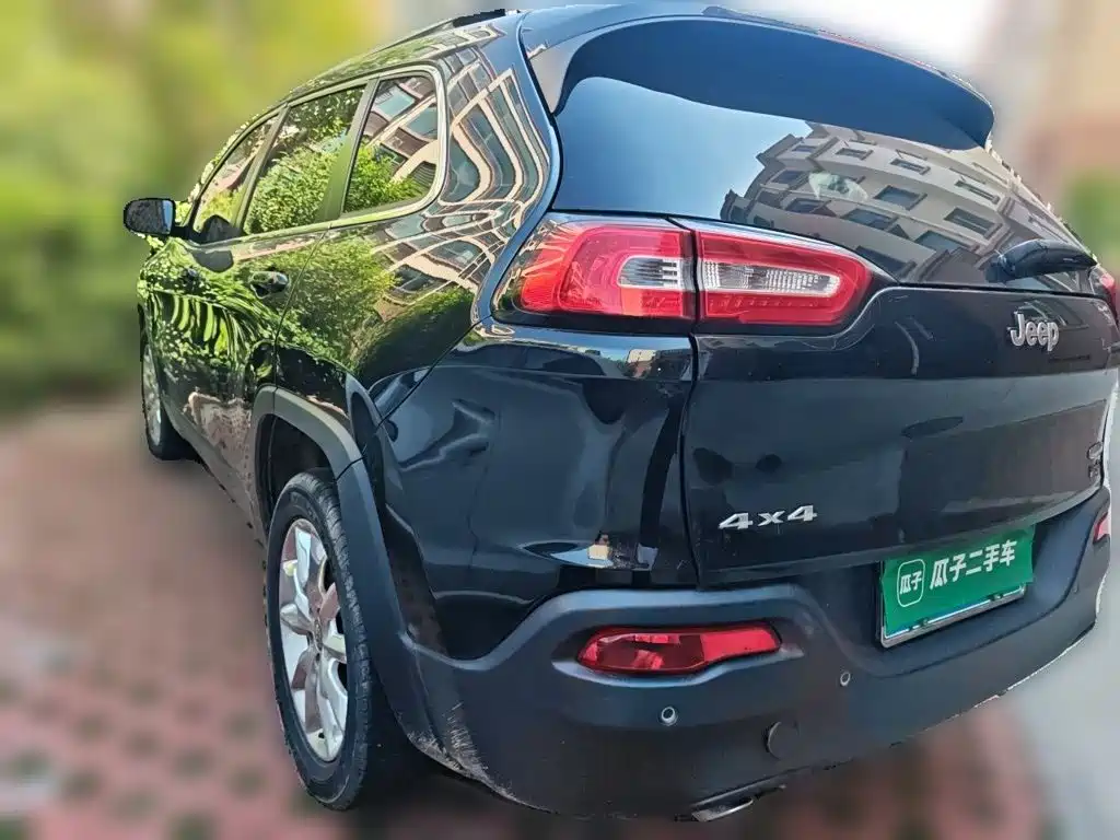 Jeep Cherokee (Import) — миниатюра 4