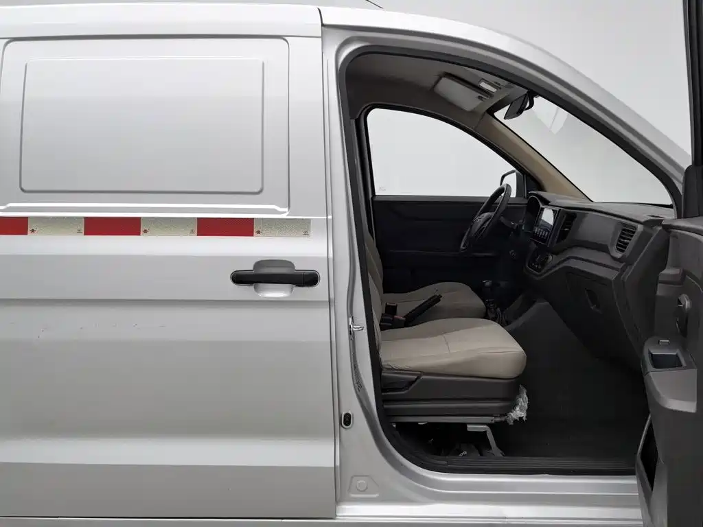 Wuling Hongguang V — миниатюра 23