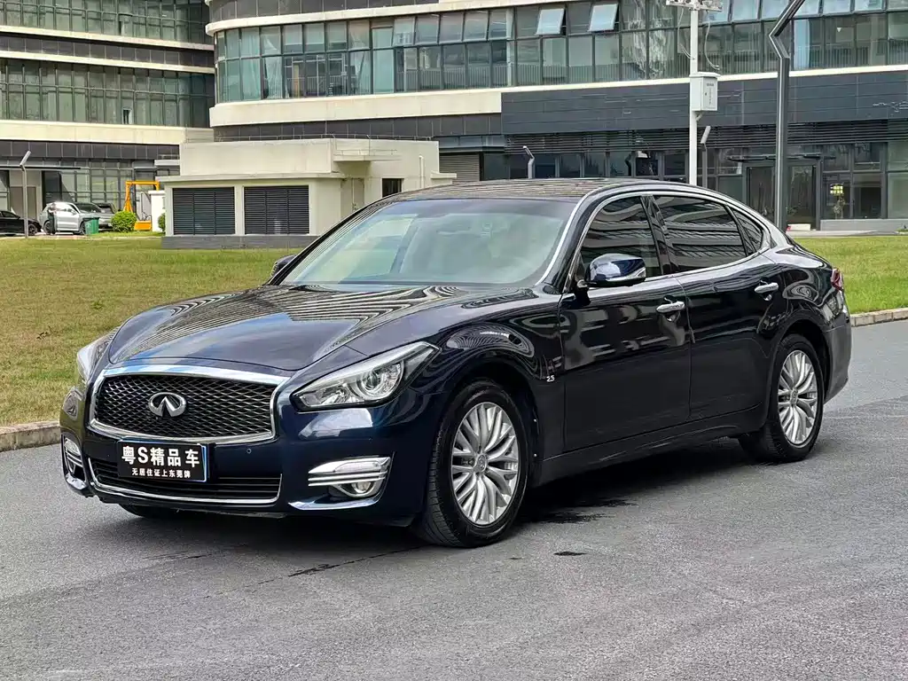 Купить Infiniti Q70
