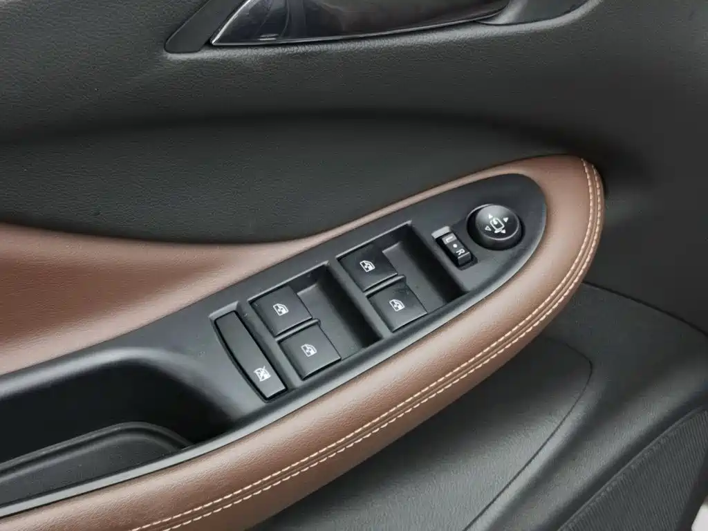 Buick Envision Plus — миниатюра 9