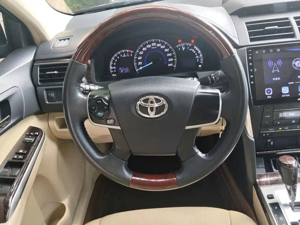Toyota Camry 2015 2.0G Lead