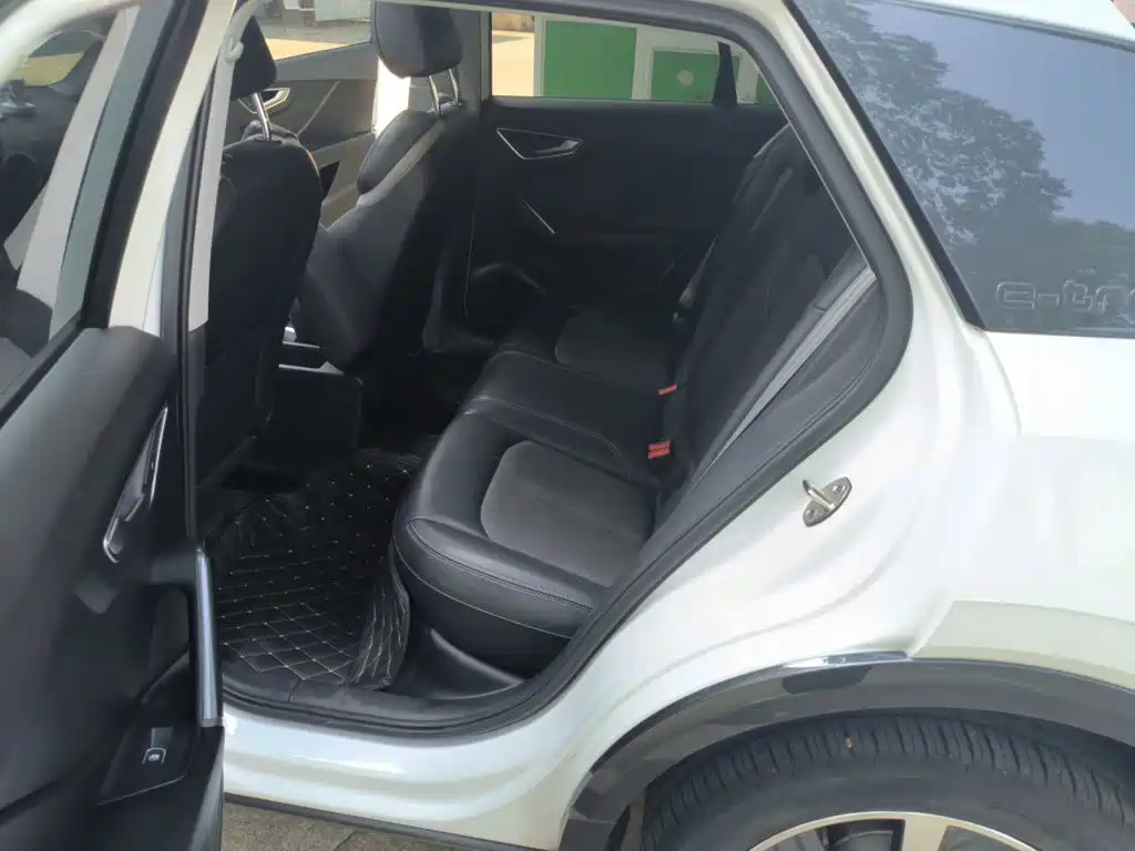 Audi Q2L e-tron — миниатюра 15
