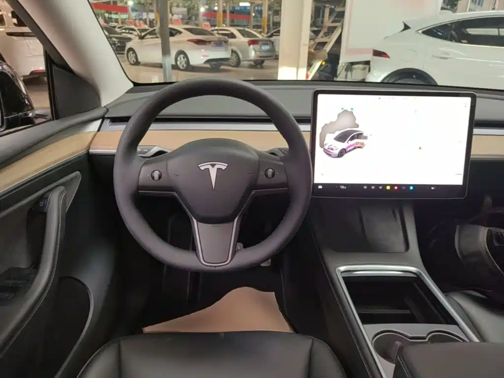 Tesla Model Y — миниатюра 11