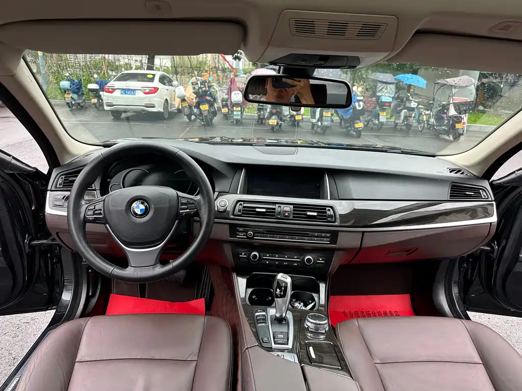 BMW 5 Series — миниатюра 13
