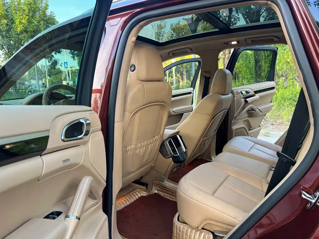 Porsche Cayenne — миниатюра 5
