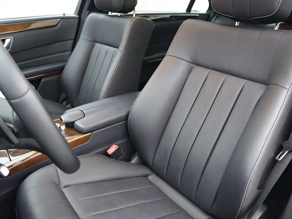 Mercedes-Benz E-Class — миниатюра 7