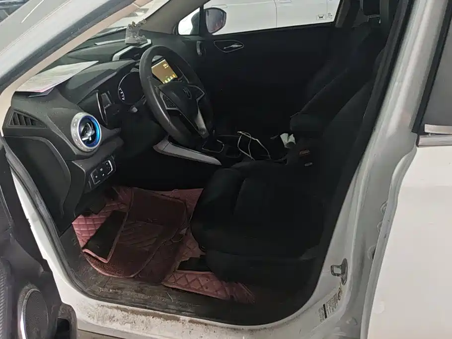BYD Yuan EV — миниатюра 9