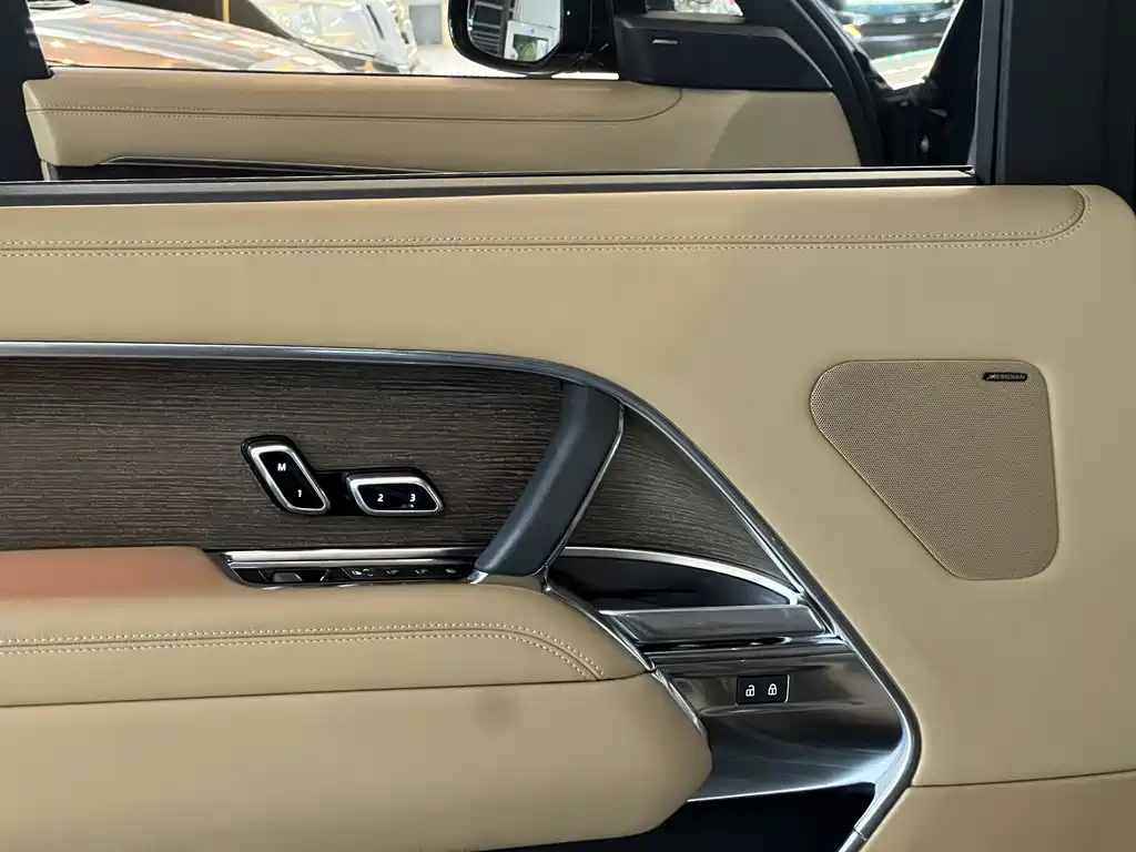 Land Rover Range Rover — миниатюра 18