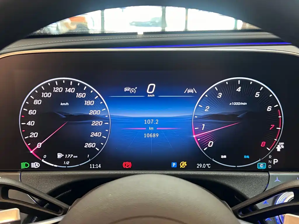 Mercedes-Benz E-Class — миниатюра 12