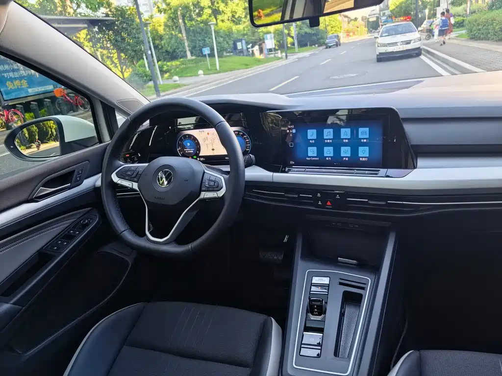 Volkswagen Golf — миниатюра 10