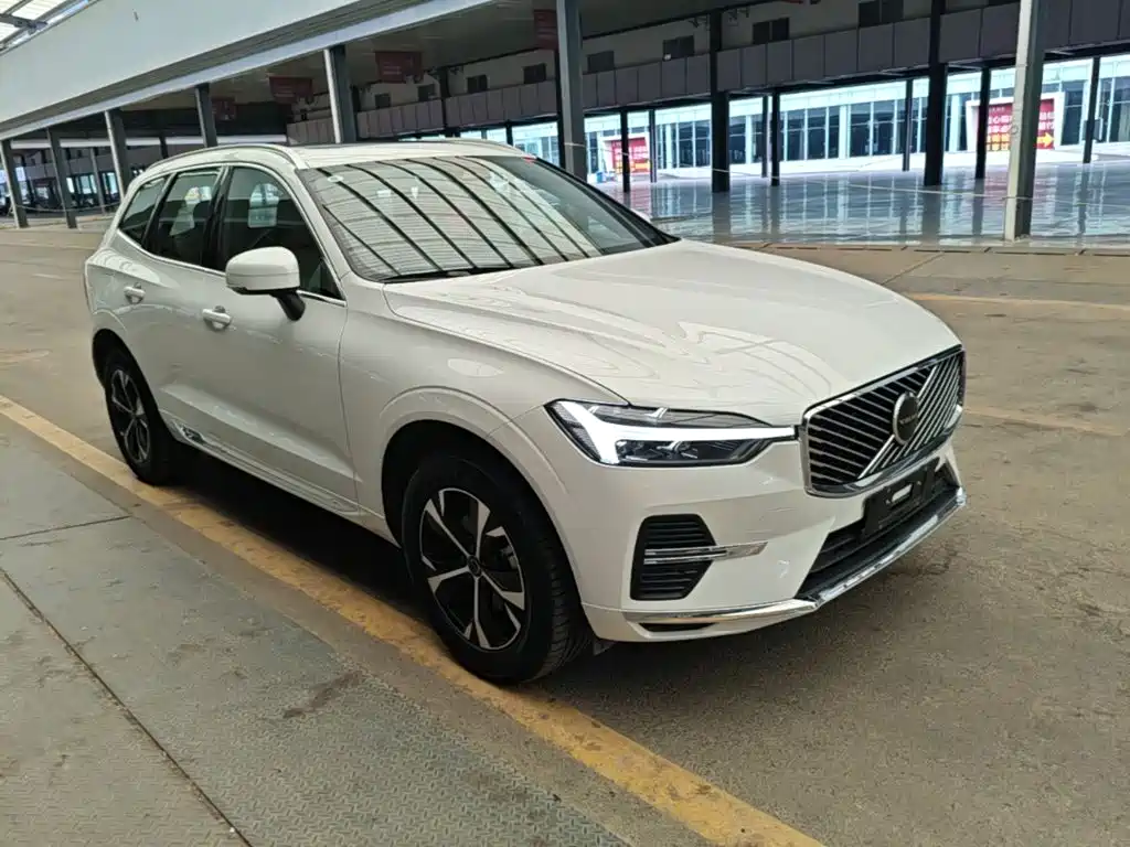 Volvo XC60 2026 B5 Luxury