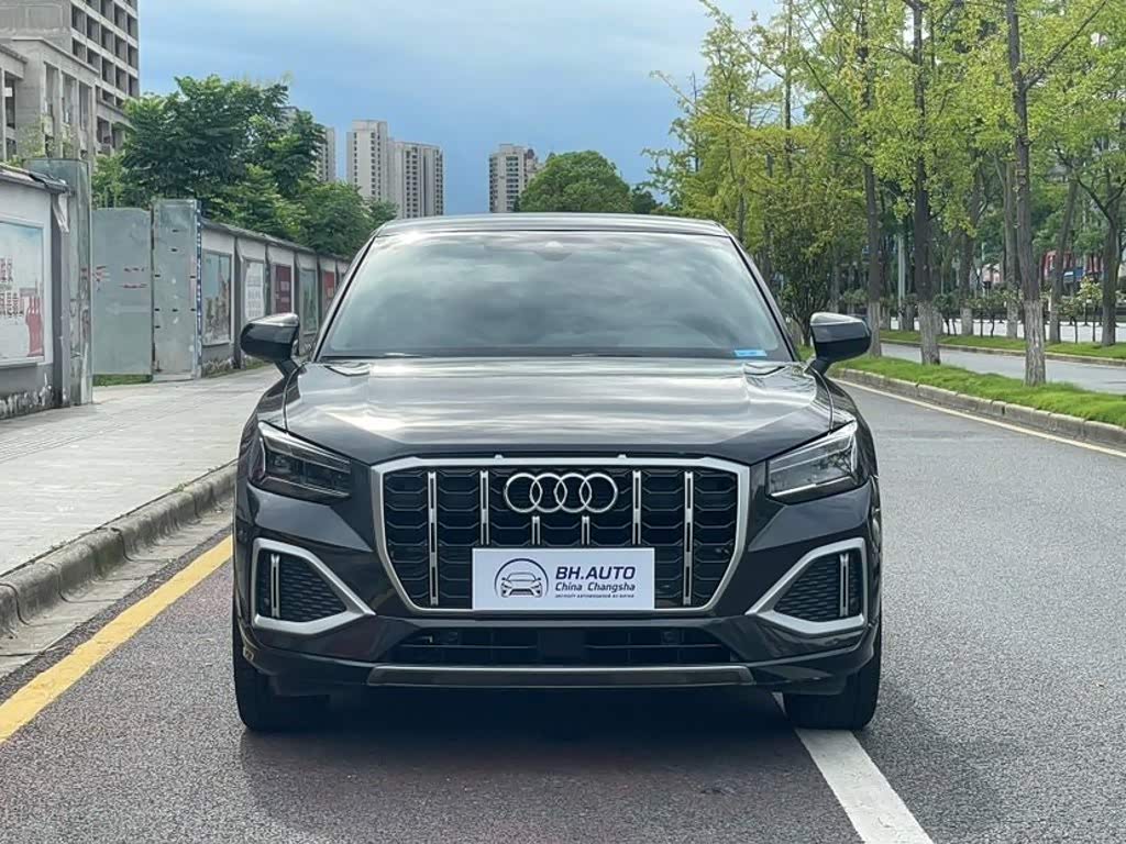 Audi Q2L 1.4 л 2022 г. Серебристо-серый, пробег 9000 км